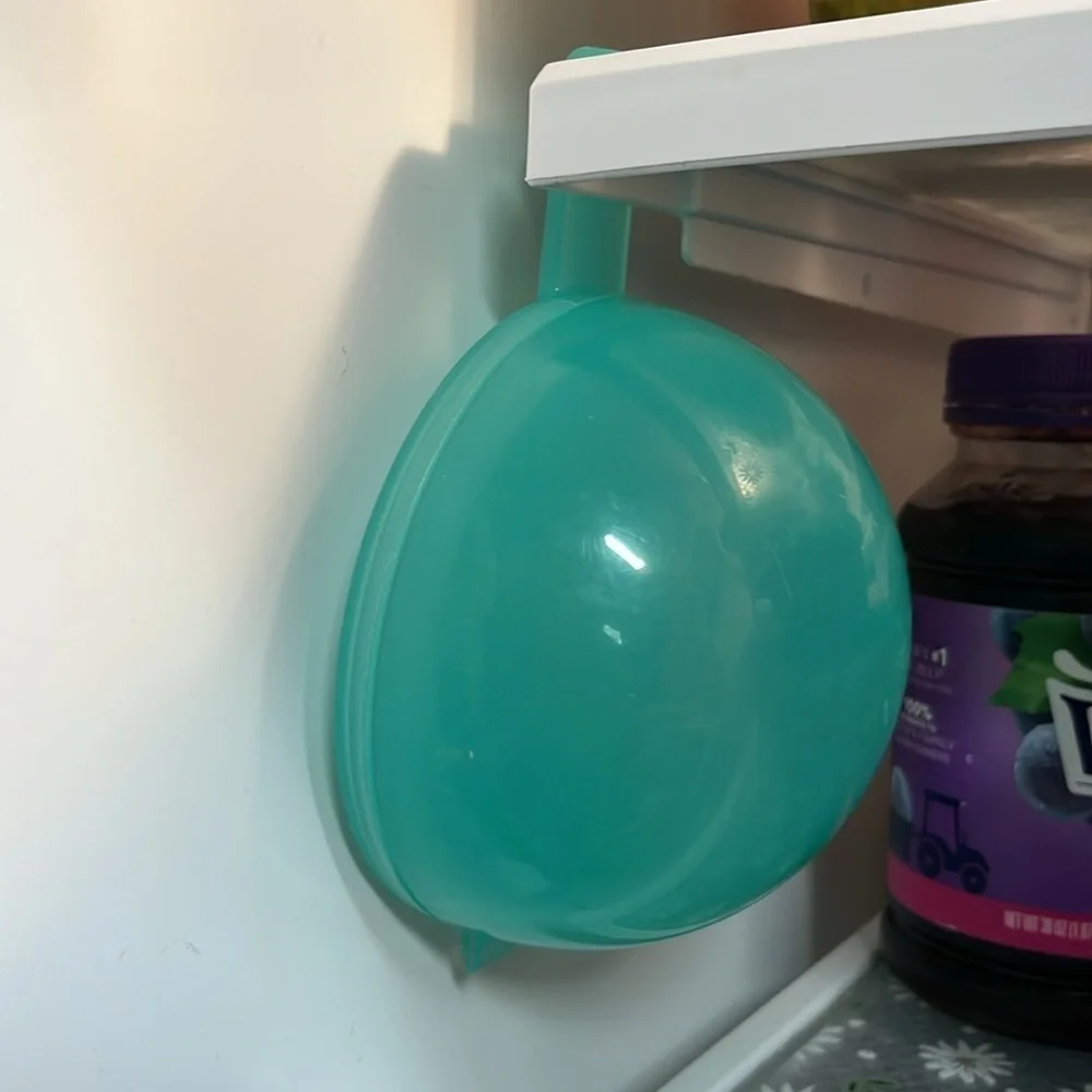 Tupperware Hang in refrigerator Produce Keepers- Green and Blue Set of Two